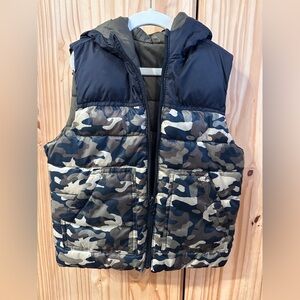 Zara Kids Reversible Puffer Vest with hood - size 6/7